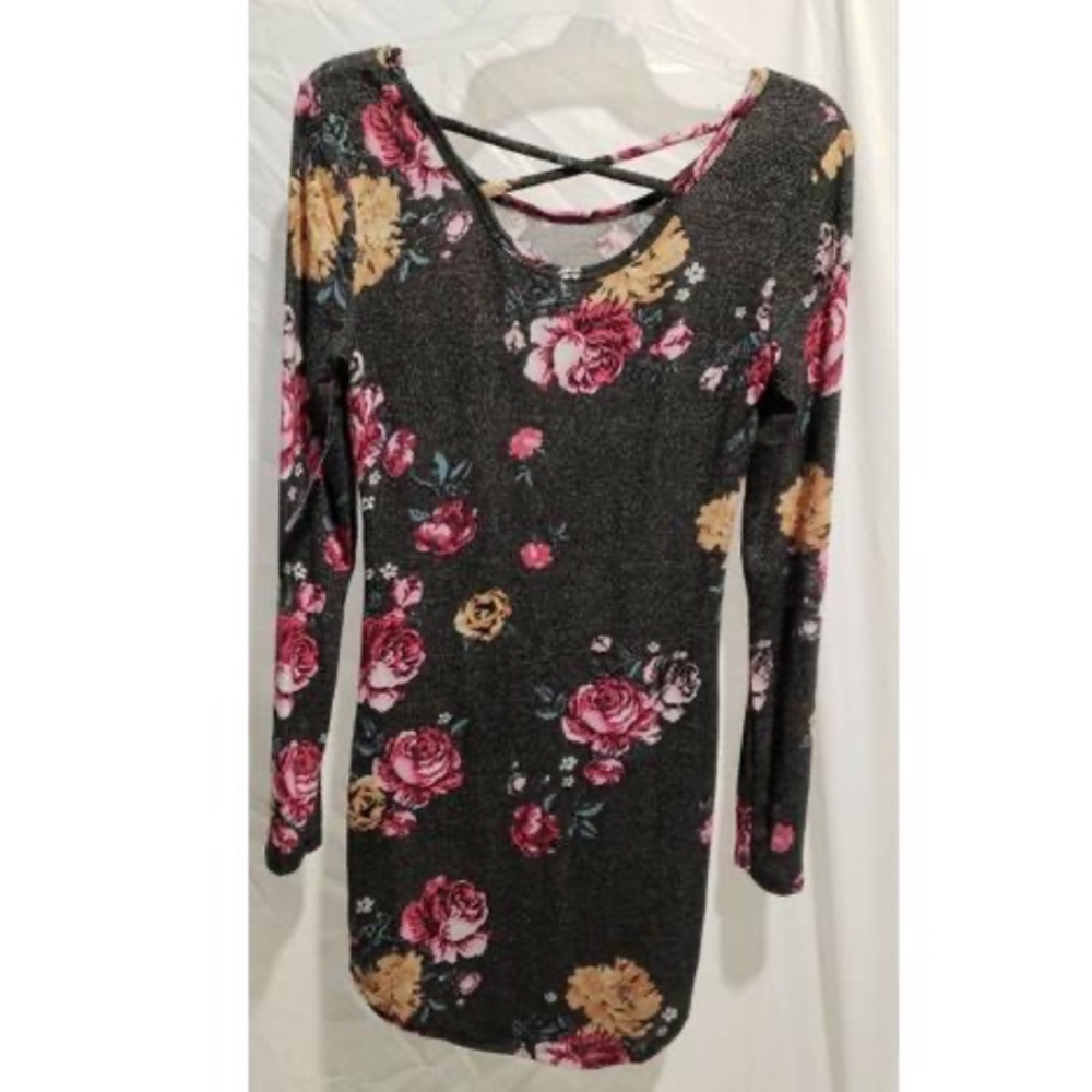 No boundaries gray, floral tunic
